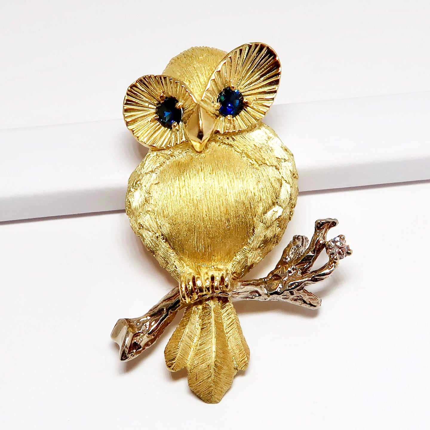 18k Yellow Gold Large Owl Pin, Sapphire Eyes