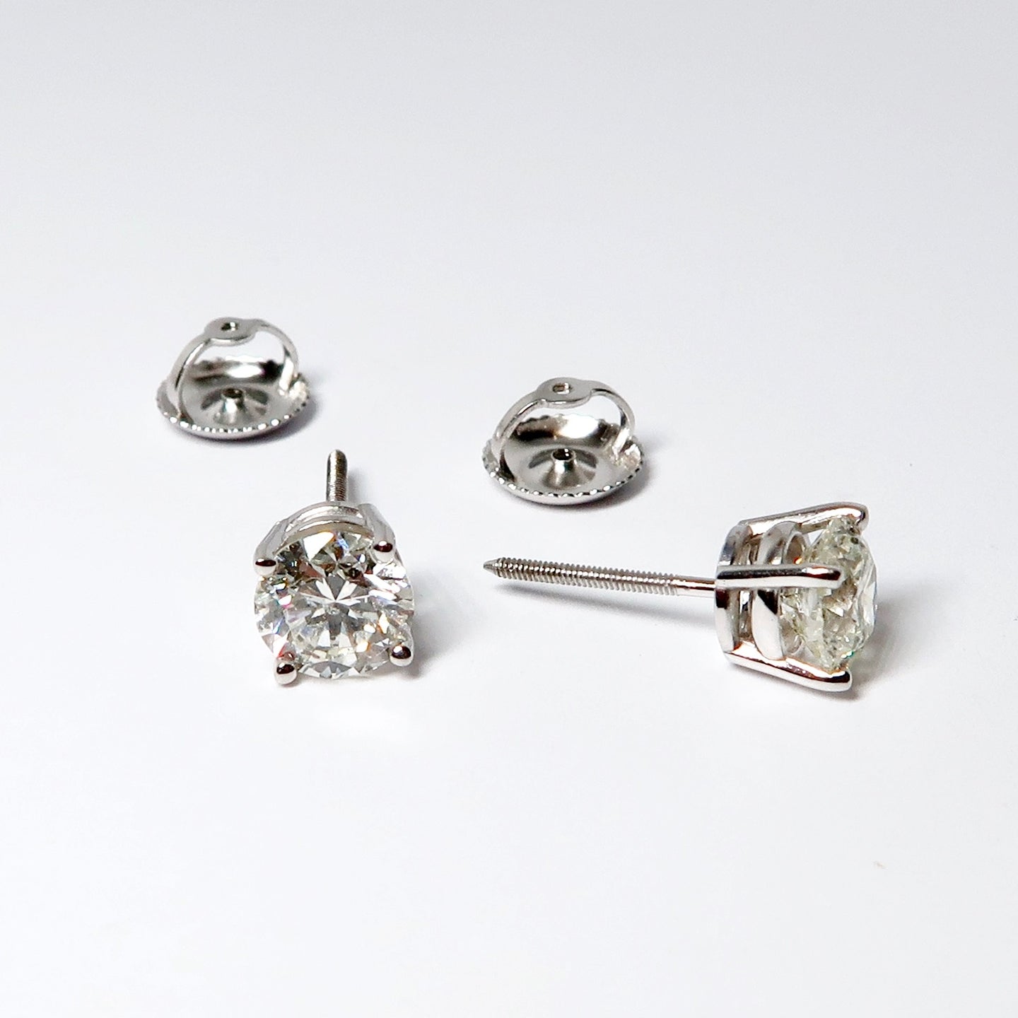 0.62ctw Diamond Stud Earrings