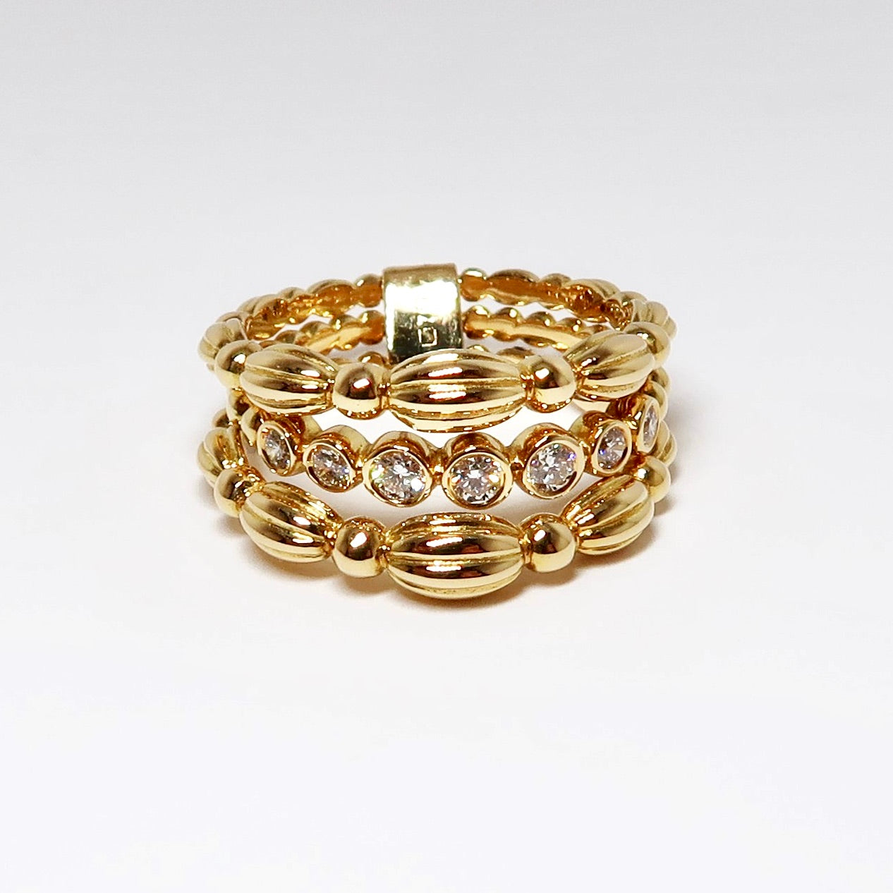 18k Yellow Gold & Diamond 3 Row Nutmeg Ring