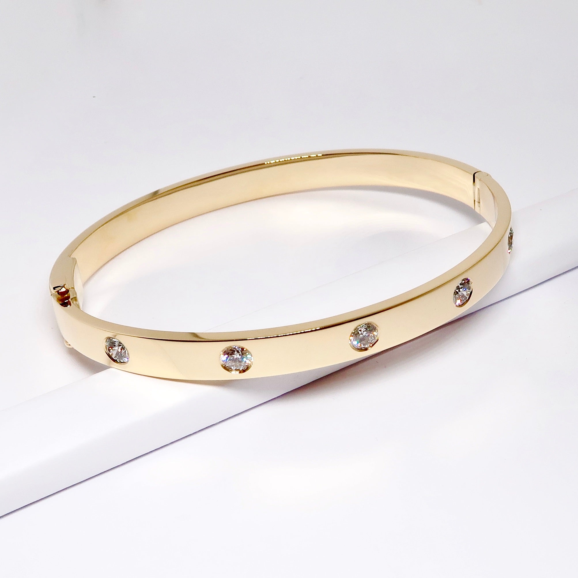 18k Yellow Gold Bangle Bracelet with Diamonds