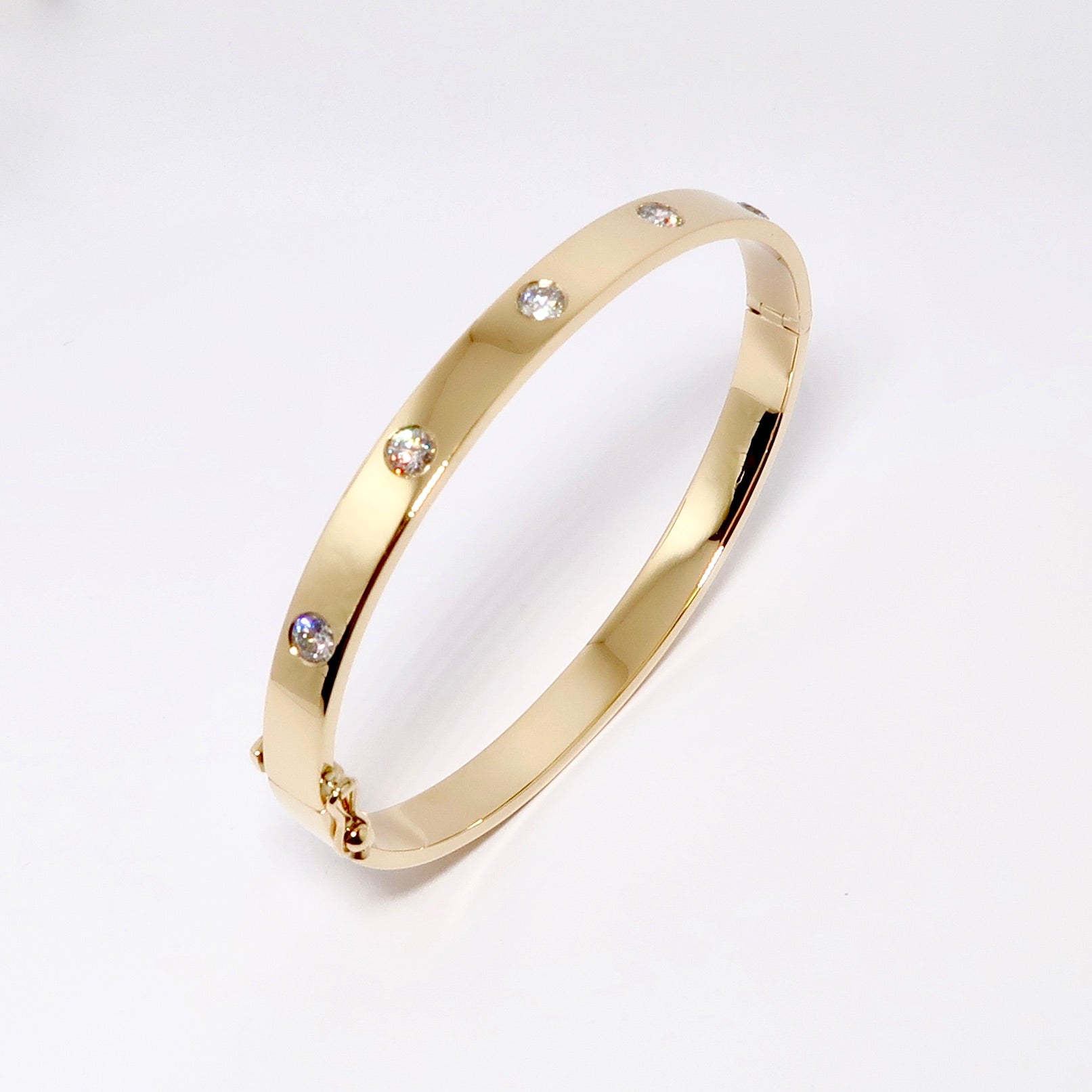 18k Yellow Gold Bangle Bracelet with Diamonds