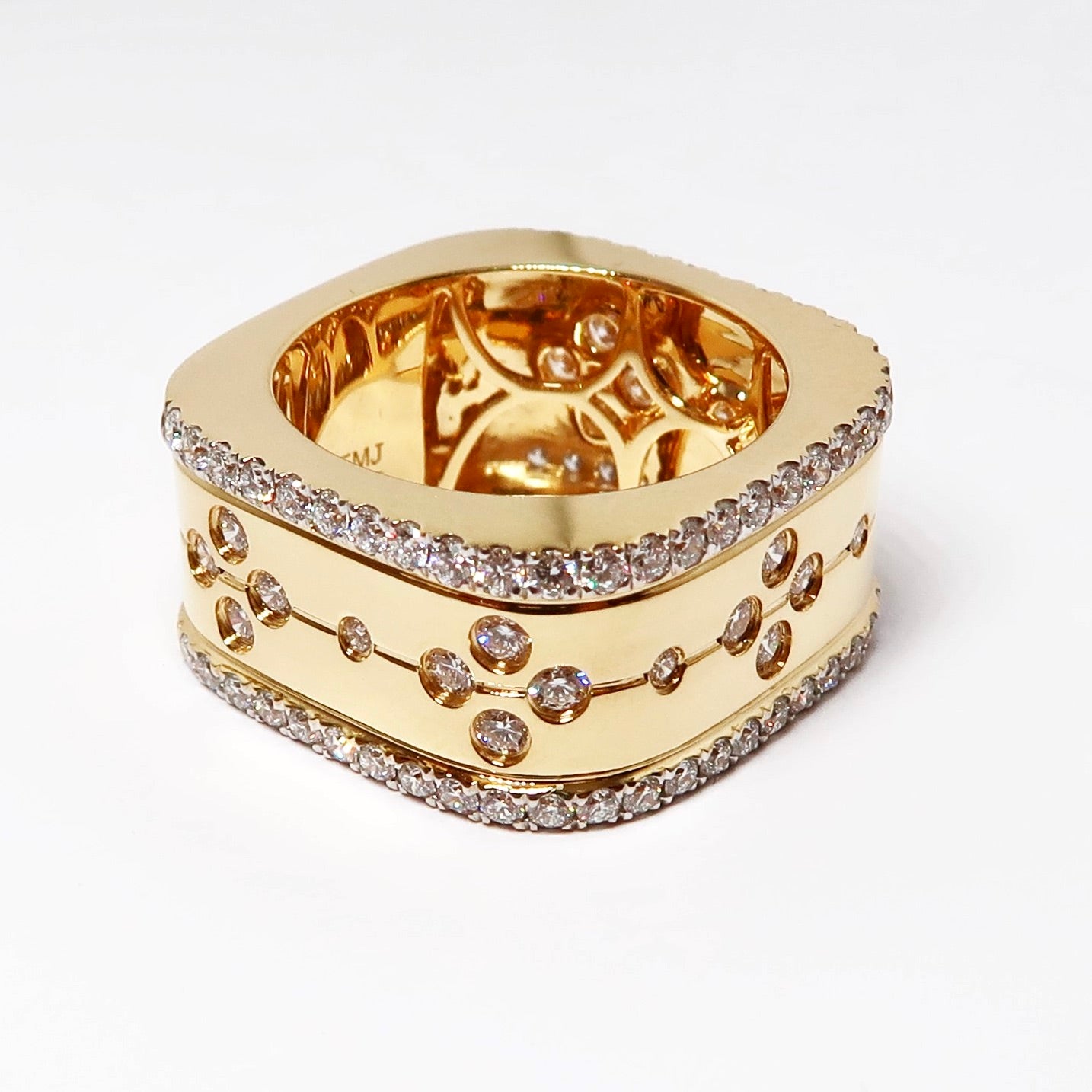 18k Yellow Gold Square Design Wide Ring with Diamonds