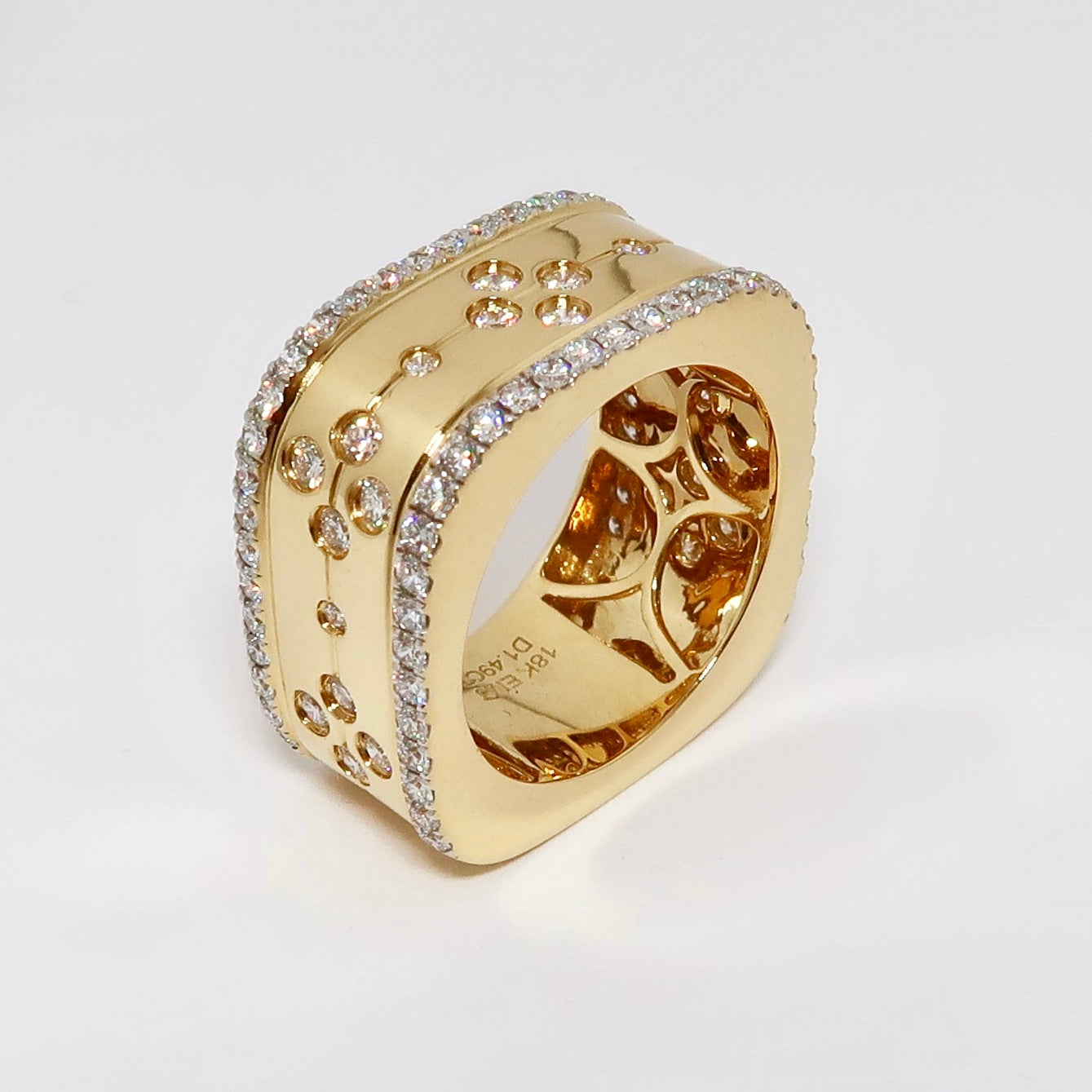 18k Yellow Gold Square Design Wide Ring with Diamonds