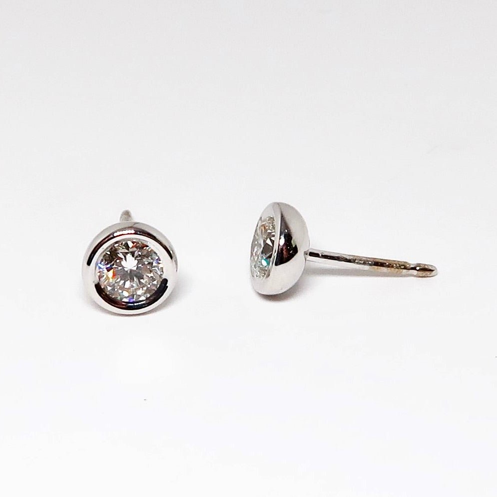 18k White Gold Stud Earrings