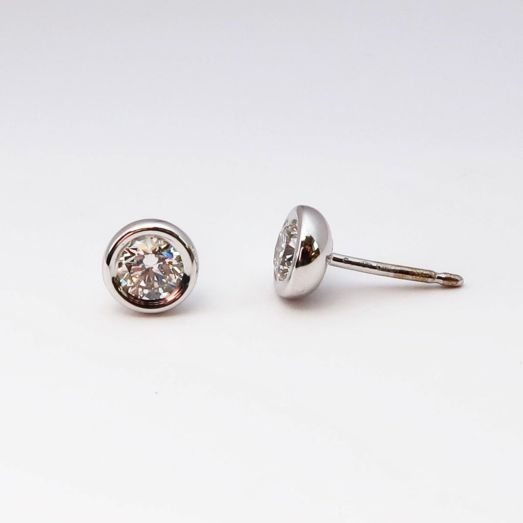 18k White Gold Stud Earrings