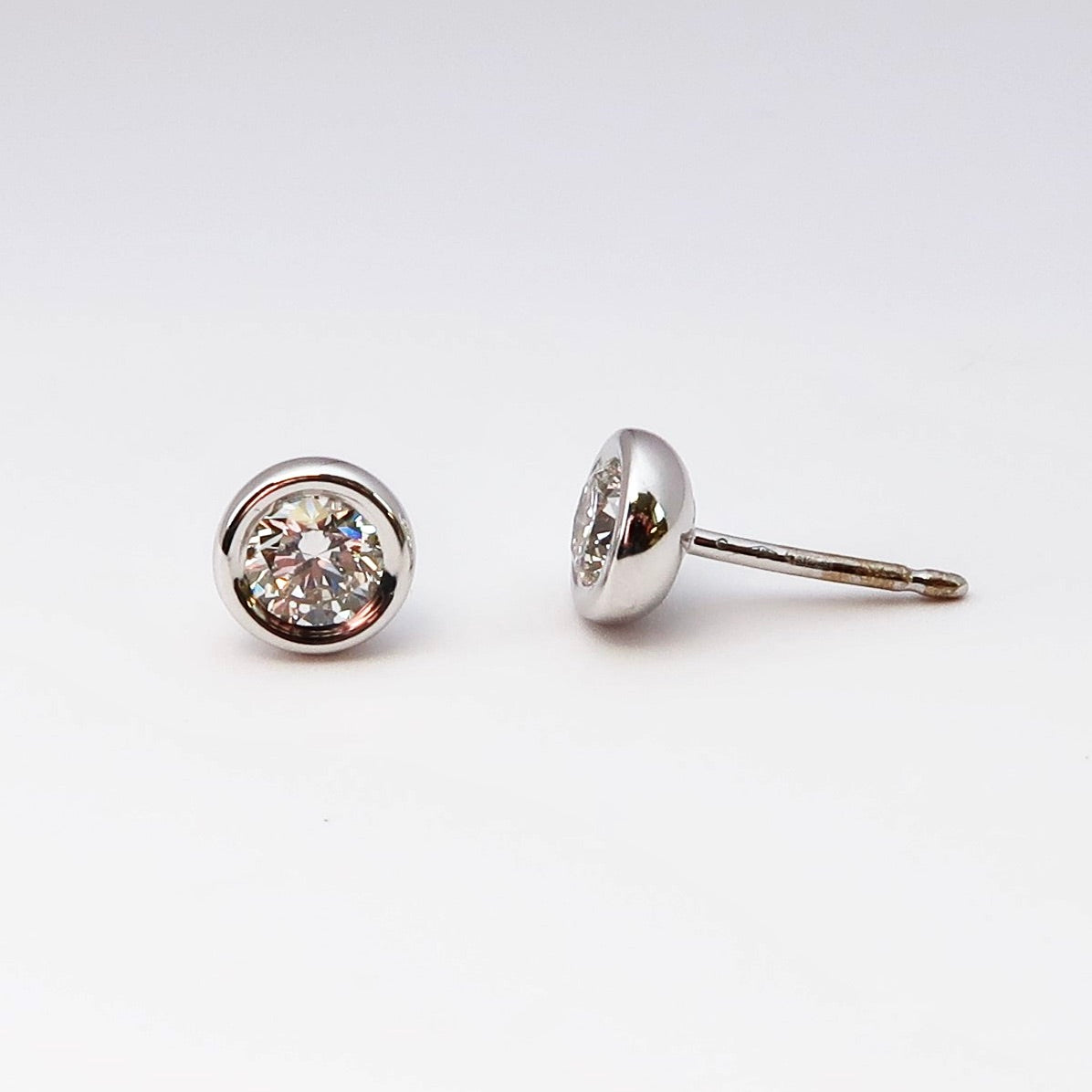 18k White Gold Stud Earrings