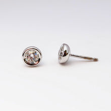 Load image into Gallery viewer, 18k White Gold Stud Earrings
