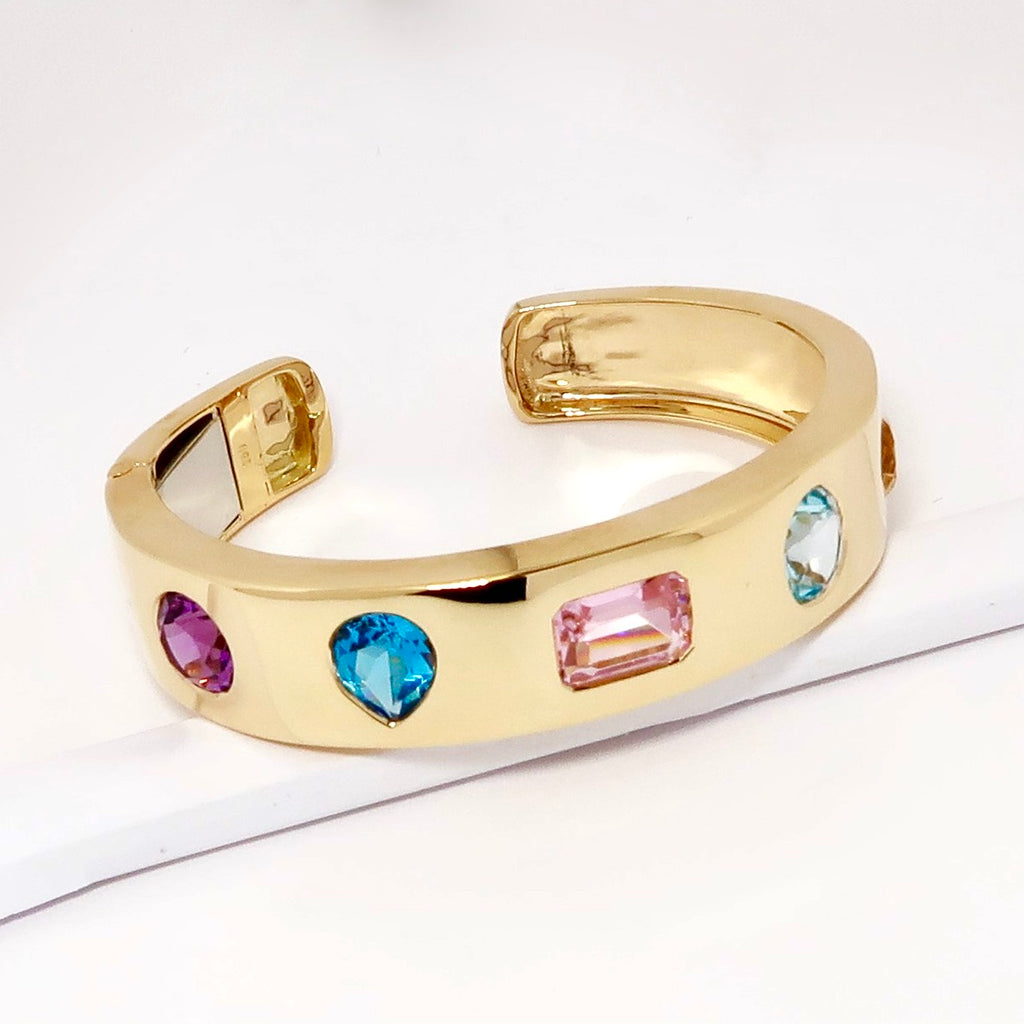 18k Yellow Gold Bangle Bracelet with 5 Stones