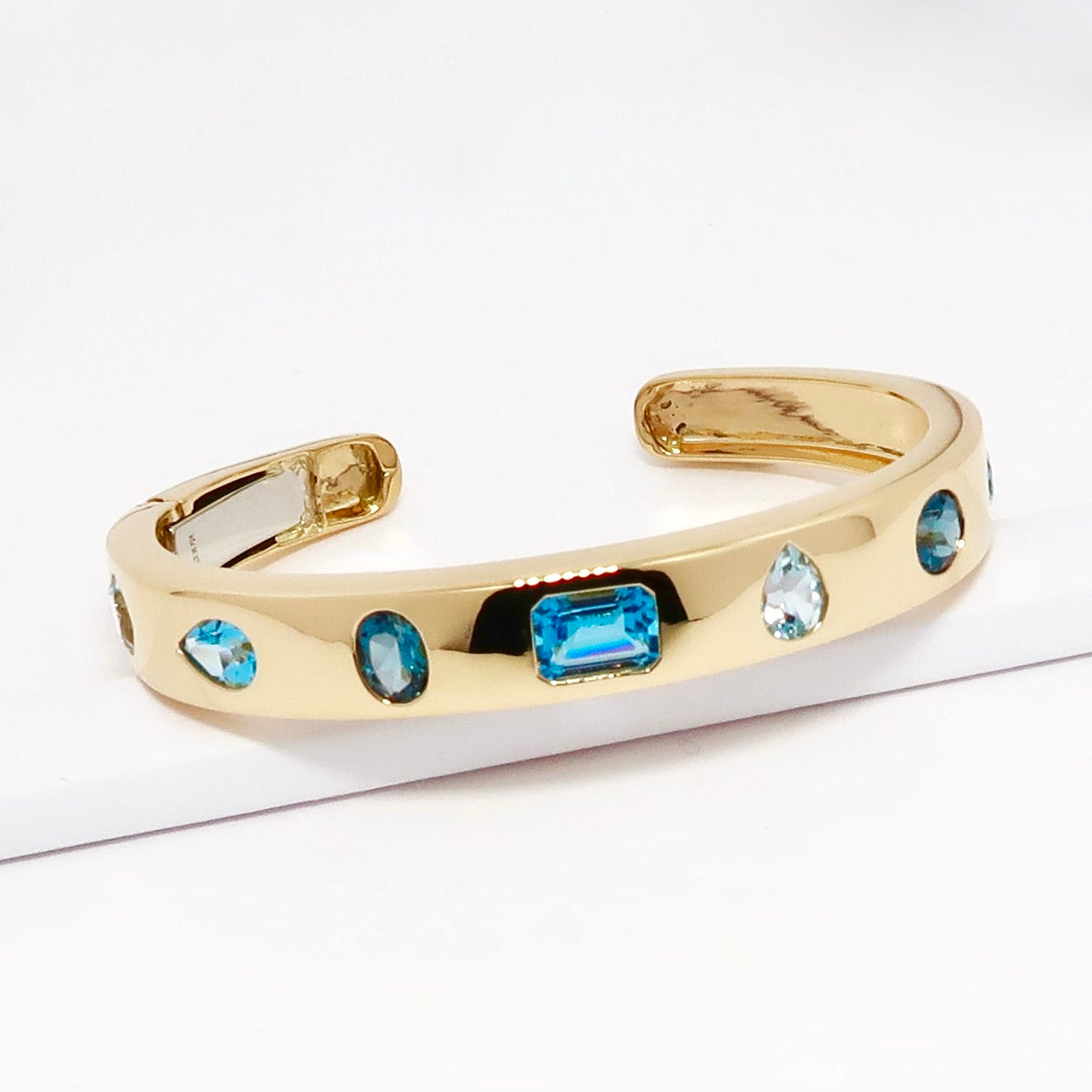 18k Yellow Gold Blue Topaz Bangle