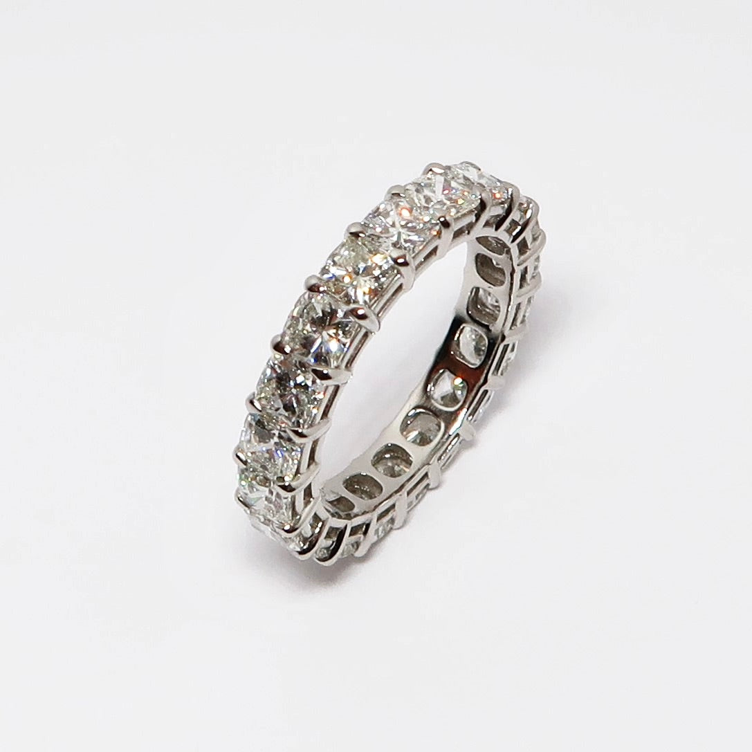 Cushion Cut Diamond Band, 20 Diamonds
