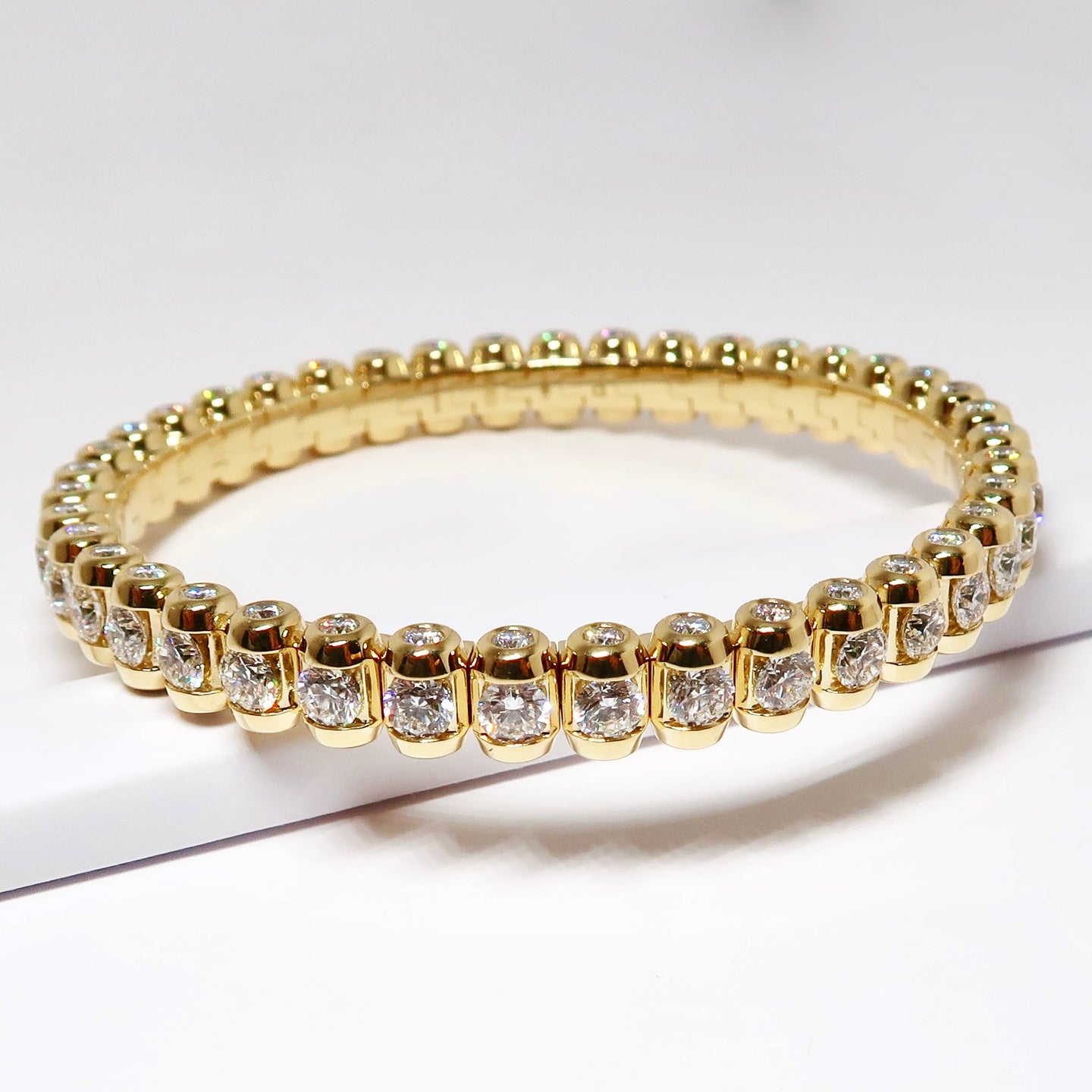 18k Yellow Gold Round Diamond Expanding Bracelet