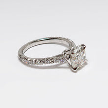 Load image into Gallery viewer, Round Cut Diamond Solitaire Ring
