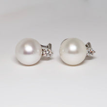 Load image into Gallery viewer, South Seas Pearl Earrings
