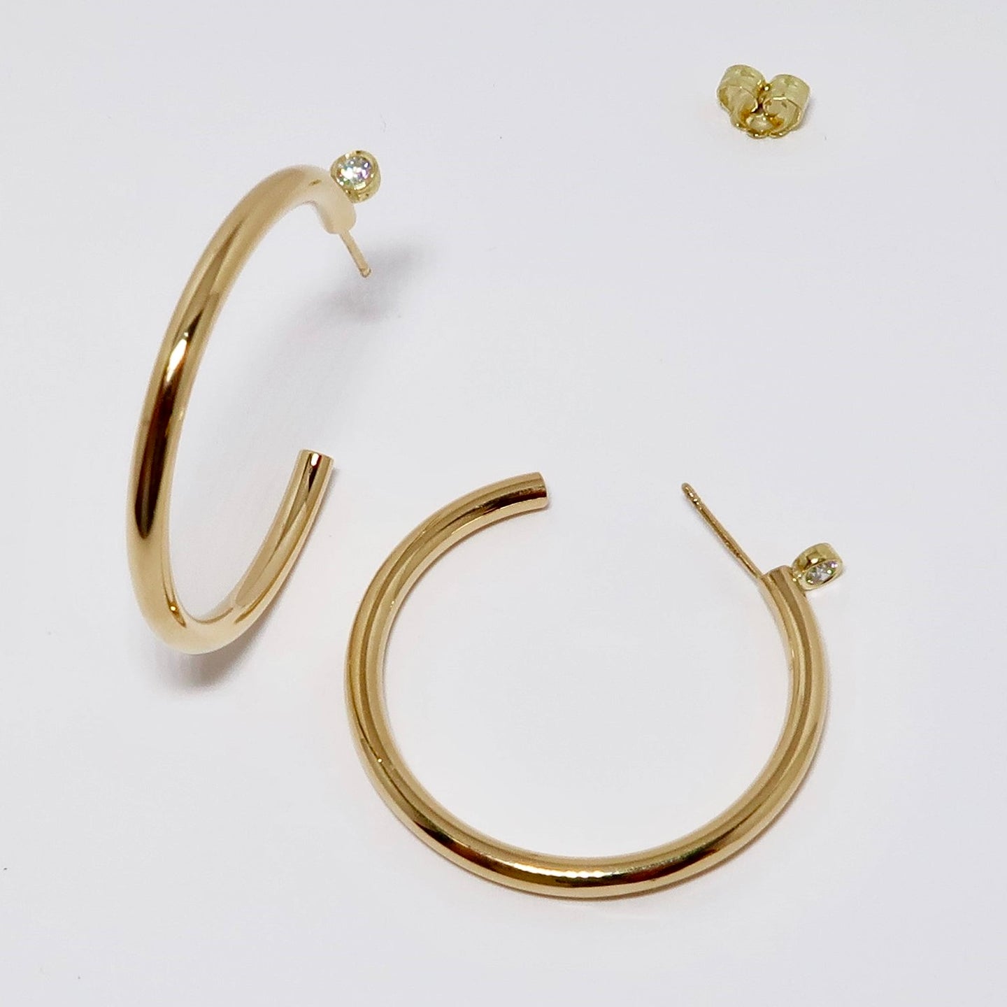 18k Yellow Gold Round Hoop Earrings with Diamond at Post