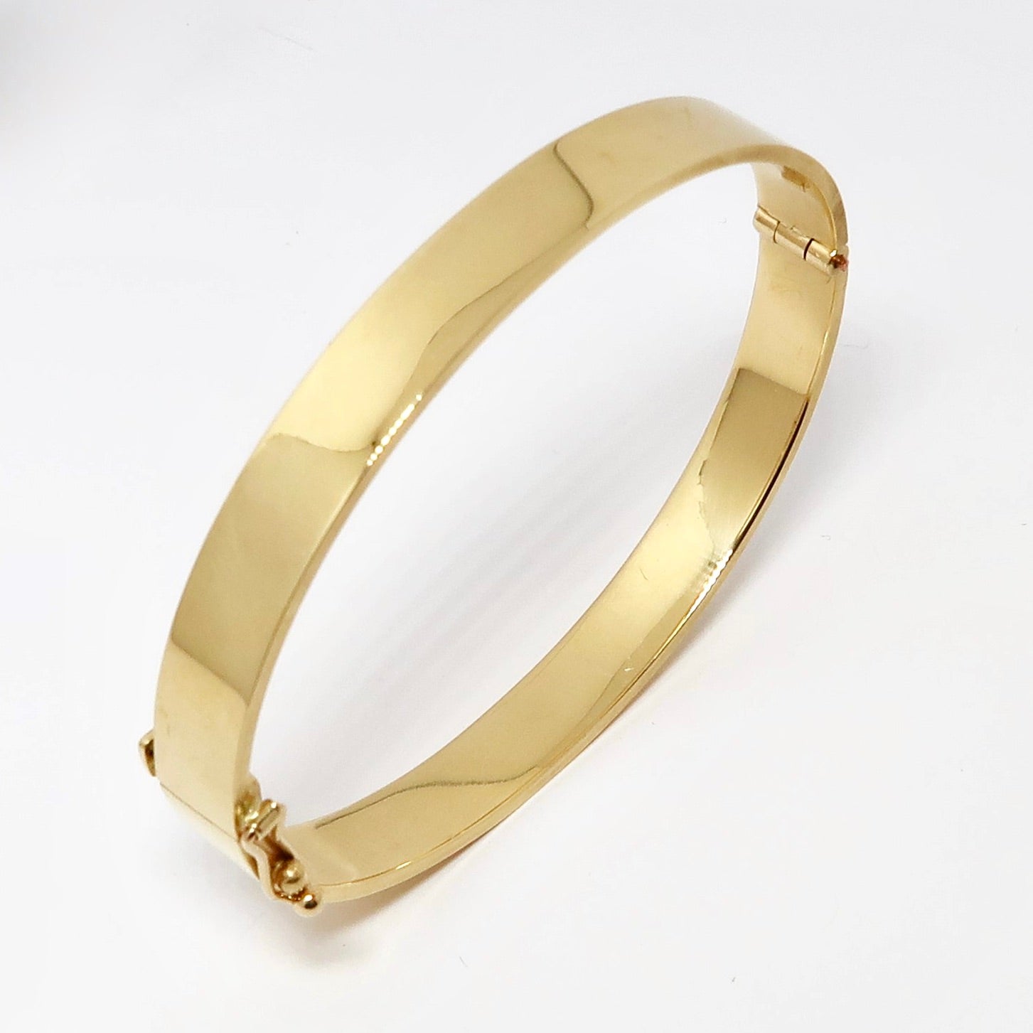 18k Yellow Gold Bangle Bracelet