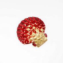 Load image into Gallery viewer, 18k Yellow Gold Shell Pin
