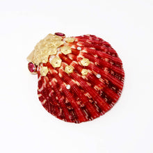 Load image into Gallery viewer, 18k Yellow Gold Shell Pin
