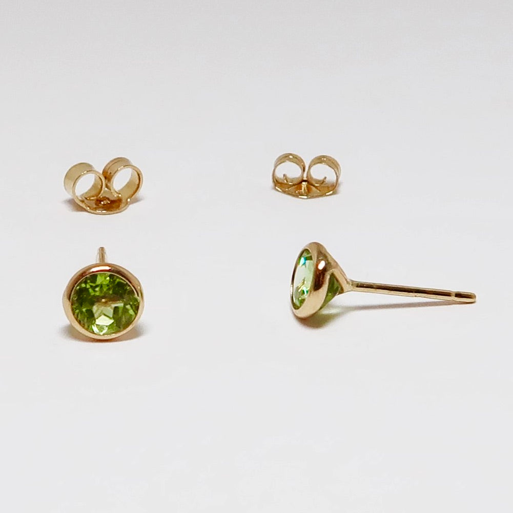 5mm Round Peridot Martini Studs