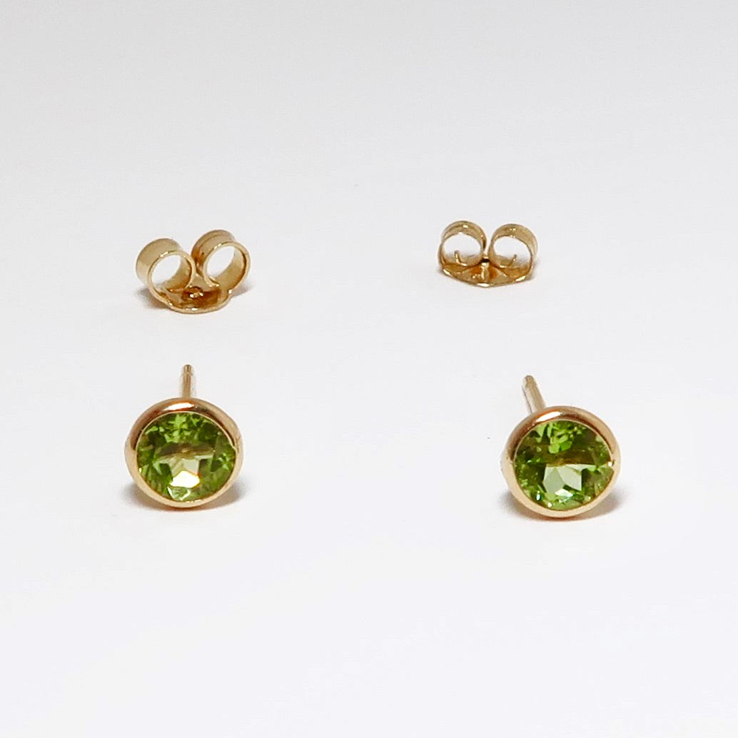5mm Round Peridot Martini Studs