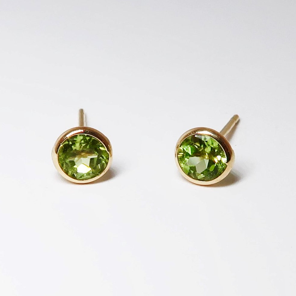 5mm Round Peridot Martini Studs