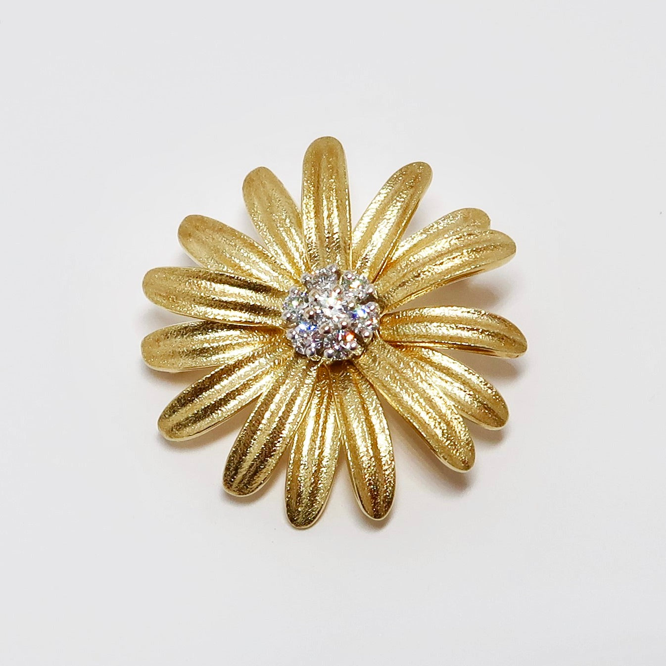 18k Yellow Gold Daisy Pin