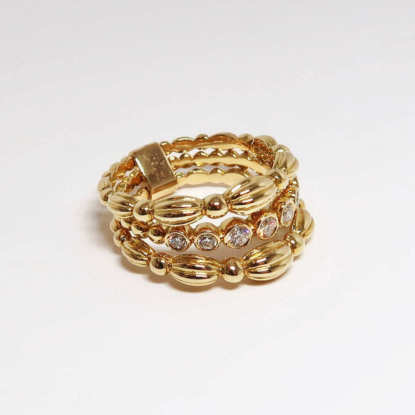18k Yellow Gold & Diamond 3 Row Nutmeg Ring
