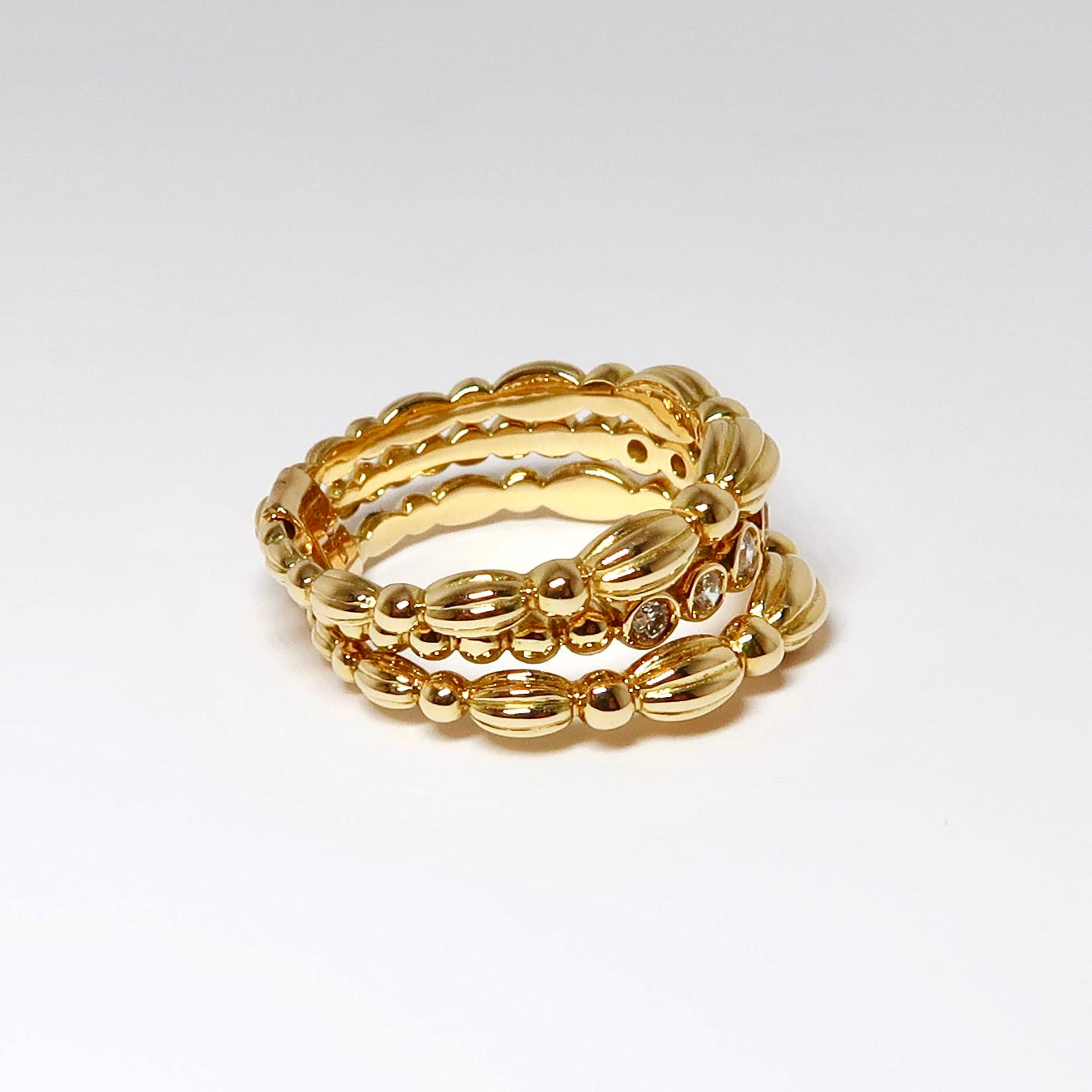18k Yellow Gold & Diamond 3 Row Nutmeg Ring