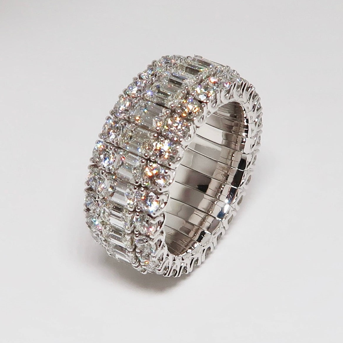 18k White Gold Emerald Cut & Round Diamond Expanding Ring