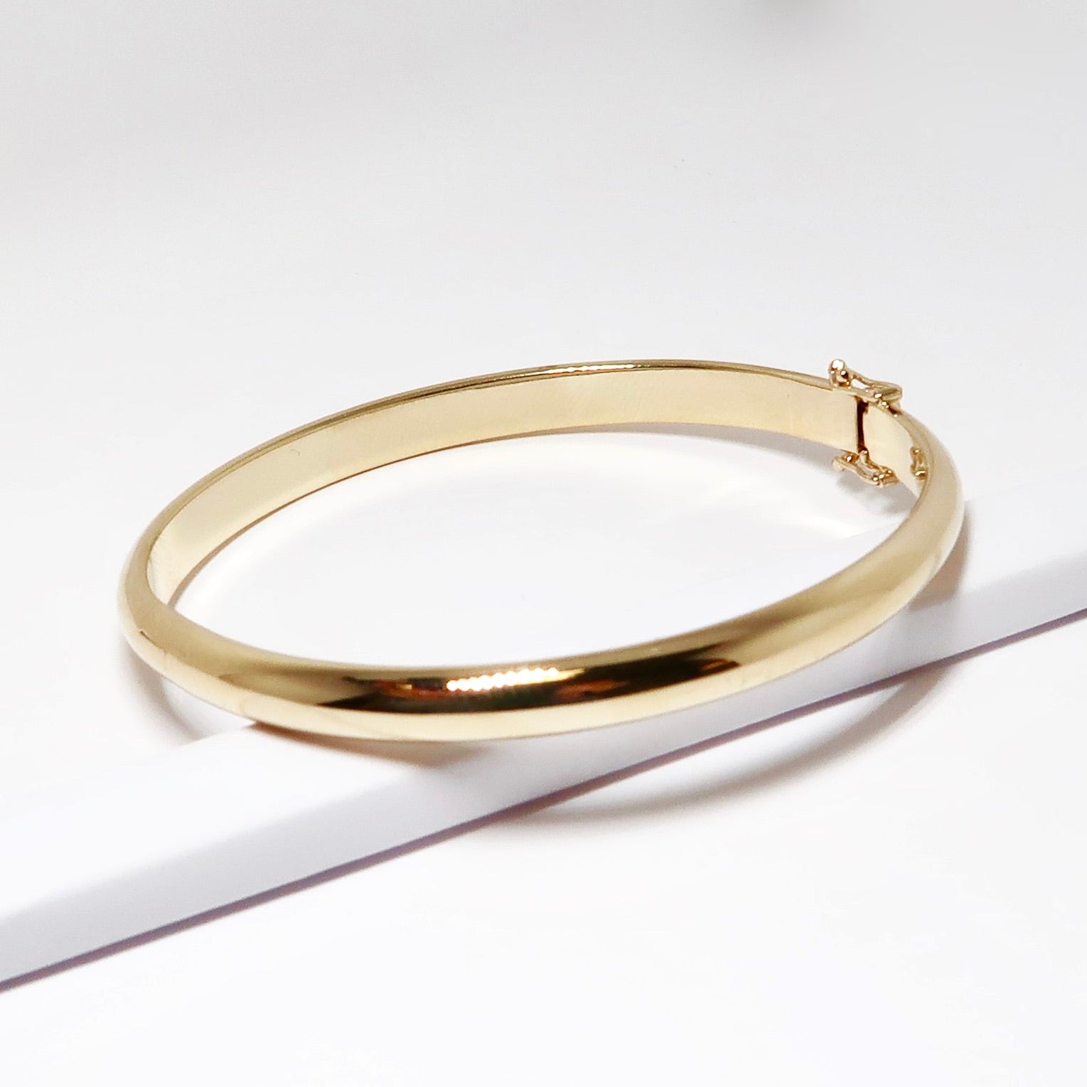 14k Yellow Gold Bangle Bracelet