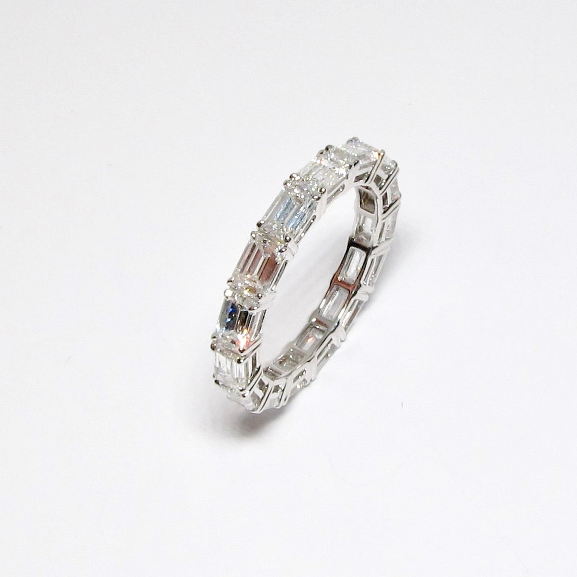 18k White Gold Emerald Cut Diamond Band
