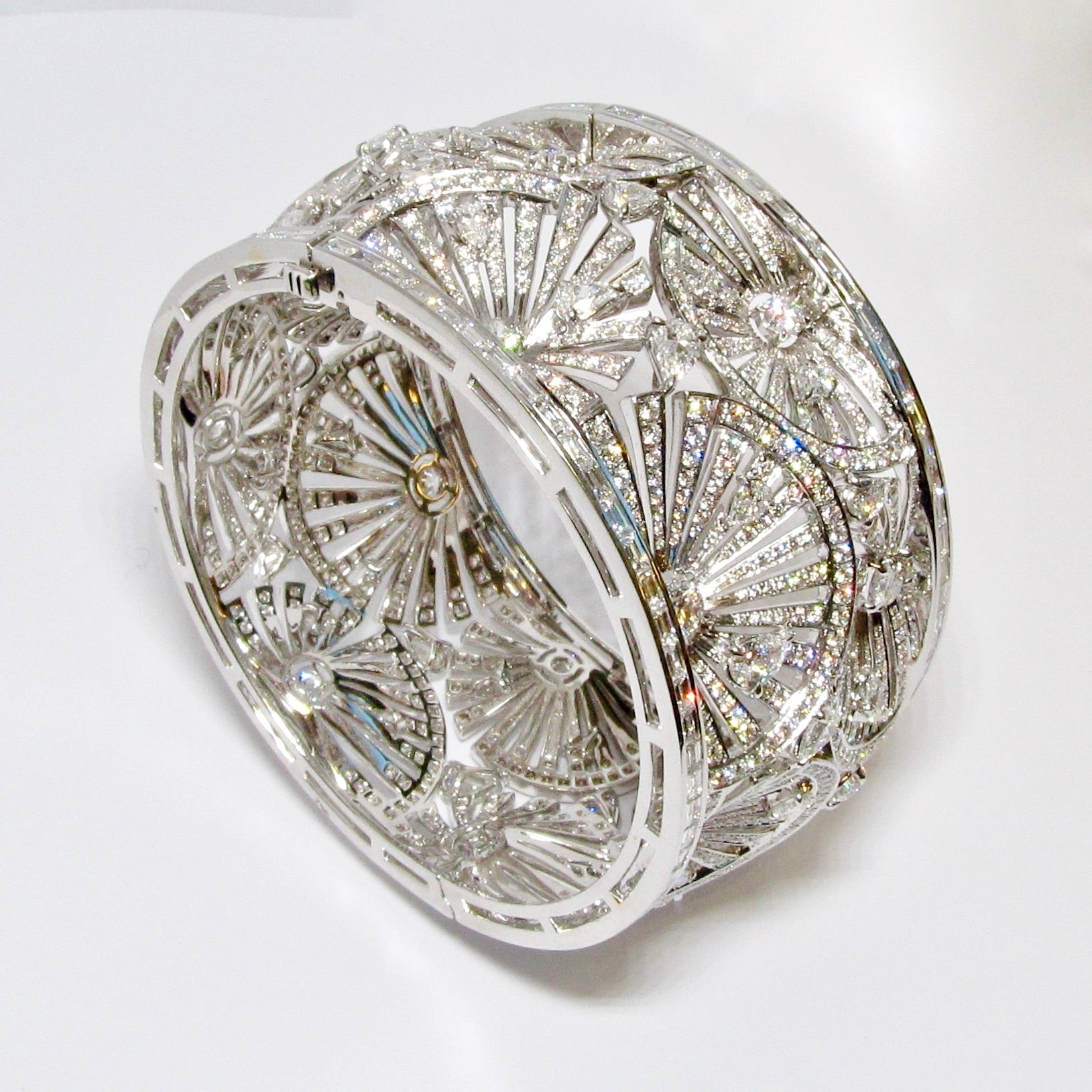 18k White Gold Wide Diamond Bangle