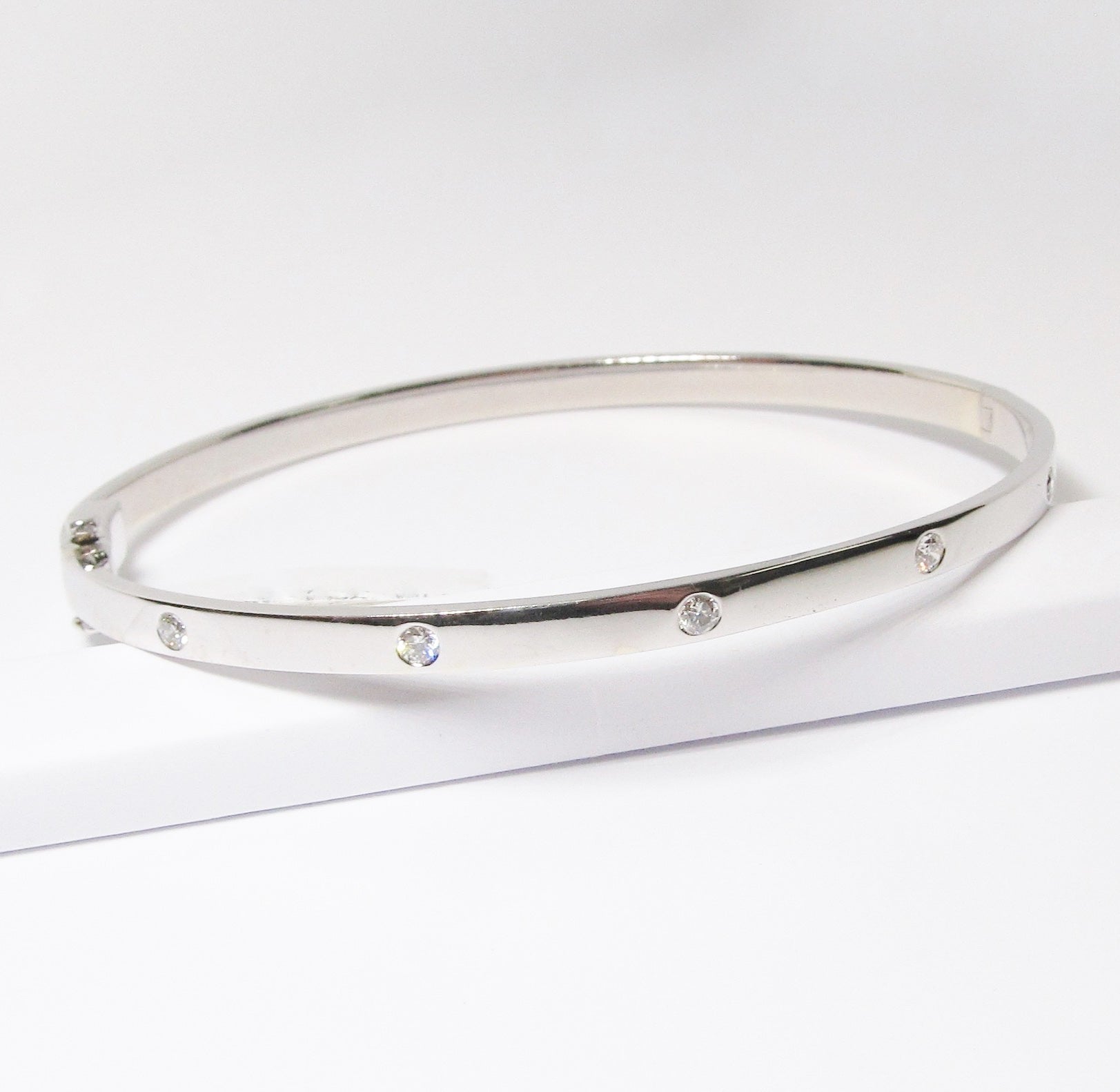 18k White Gold Diamond Bangle
