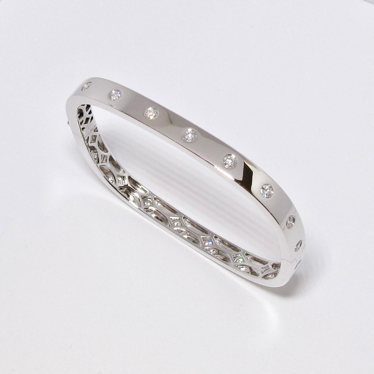 18k White Gold Square Design Narrow Bangle with Diamonds