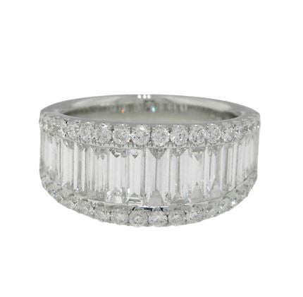 18kt White Gold Round and Baguette Diamond Ring