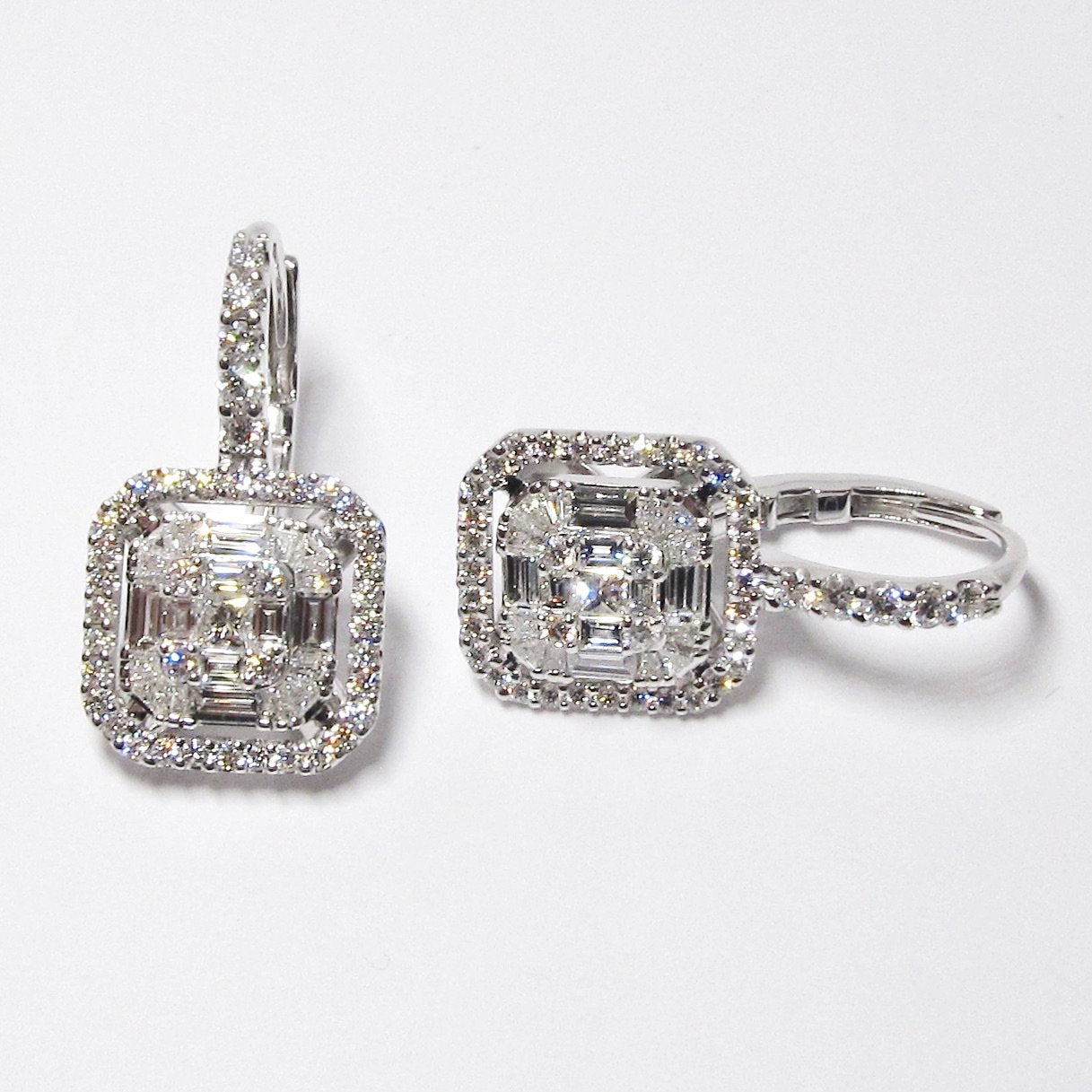 18kt White Gold Hanging Diamond Earrings