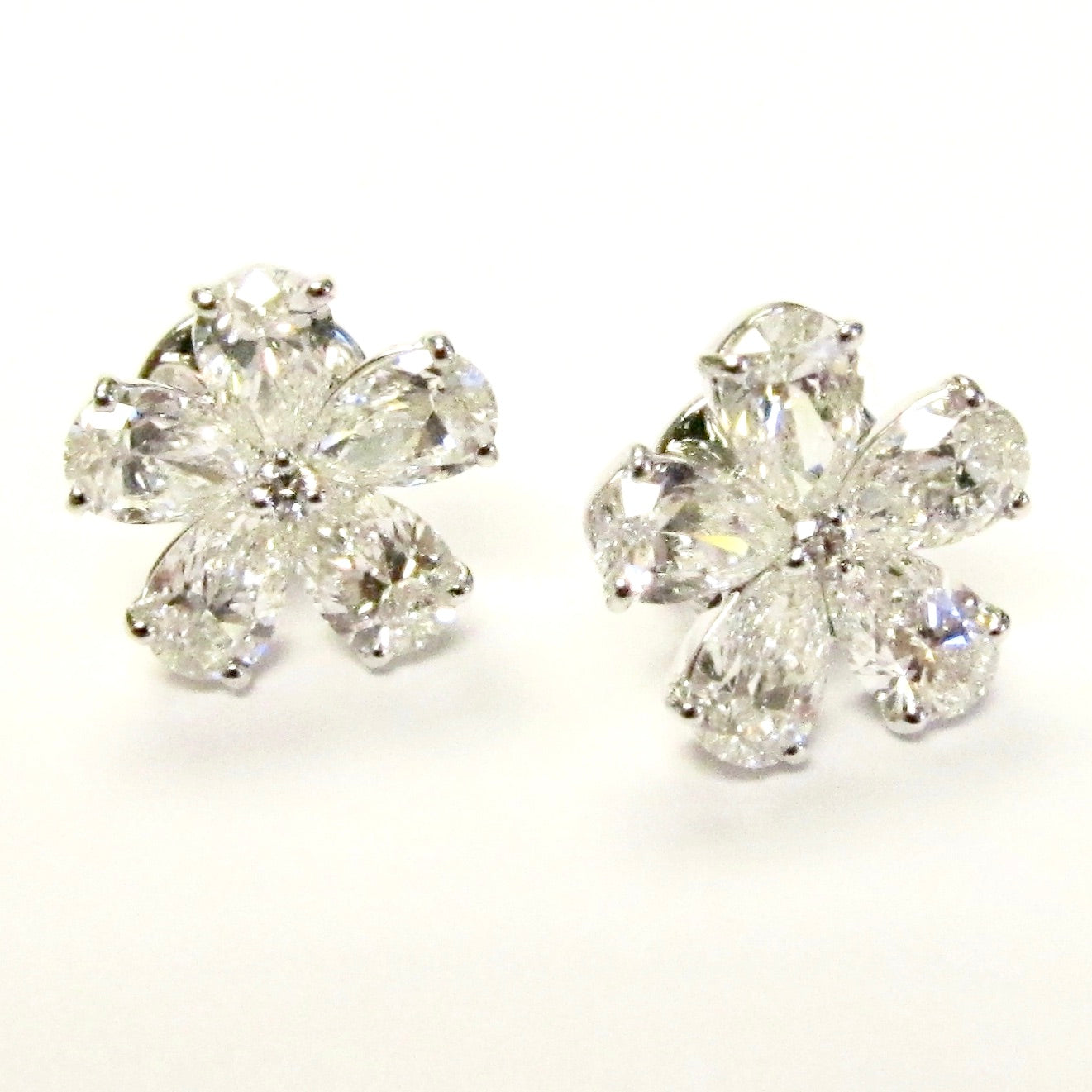 18k White Gold Diamond Flower Earrings