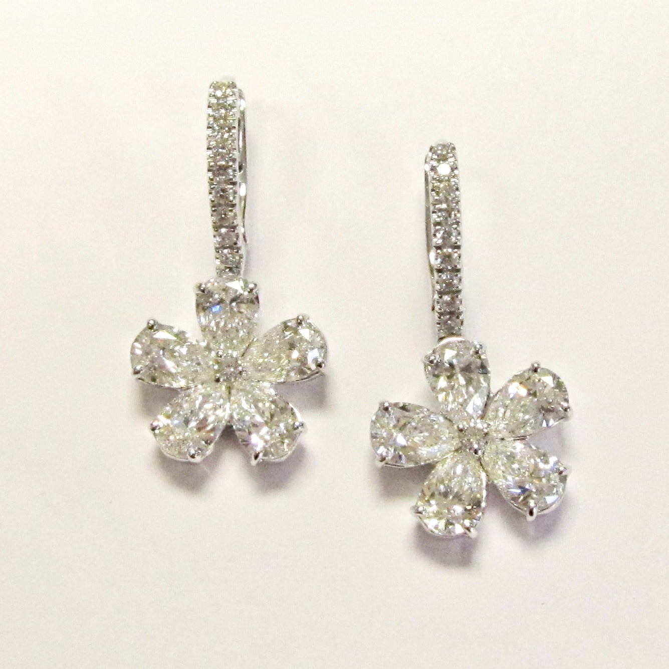 18k White Gold Diamond Flower Earrings