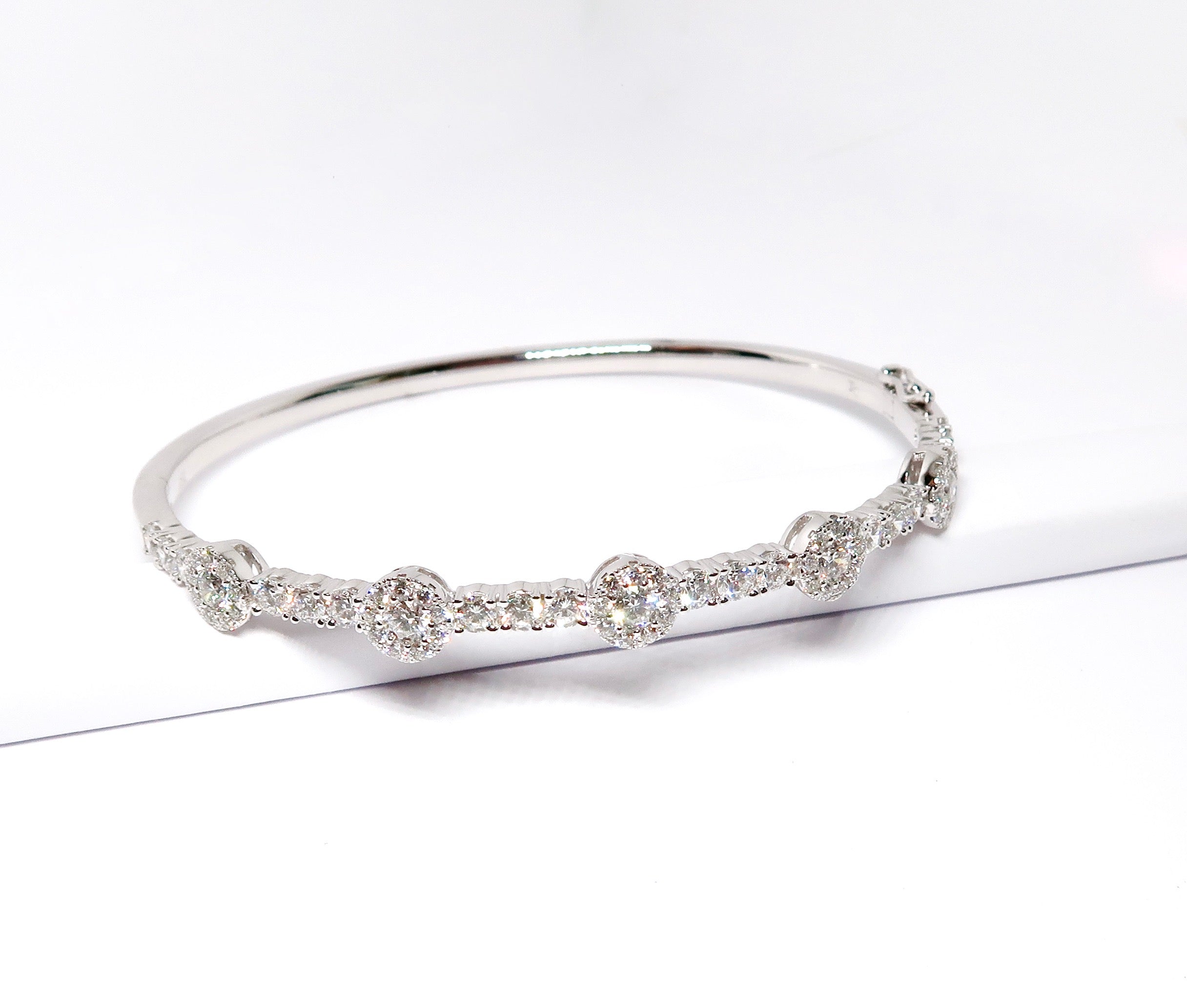 18k White Gold Diamond Bangle Bracelet, Round Diamonds 73/2.62tw G-H/SI2