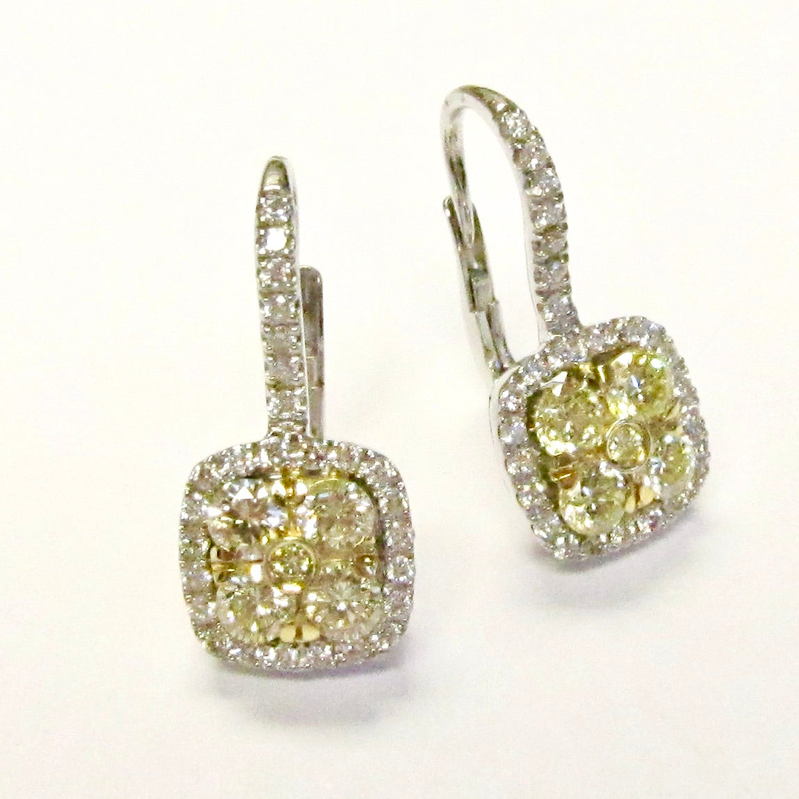 18k White Gold Diamond Earrings