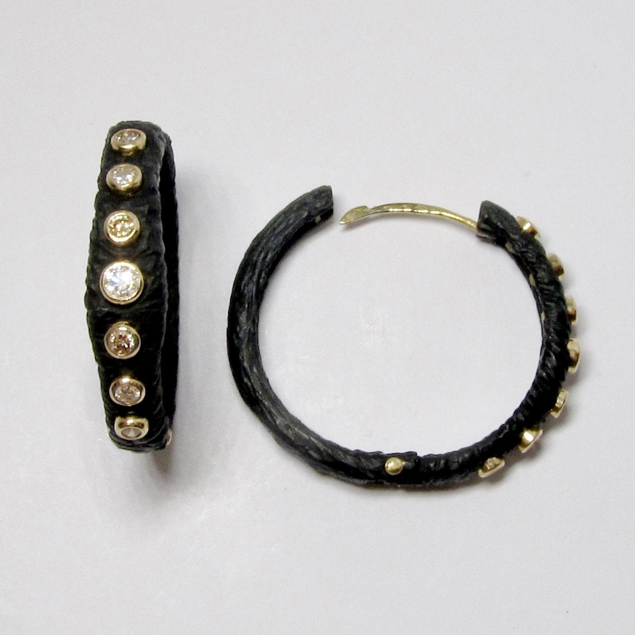 Pebble Bold Hinged Hoops