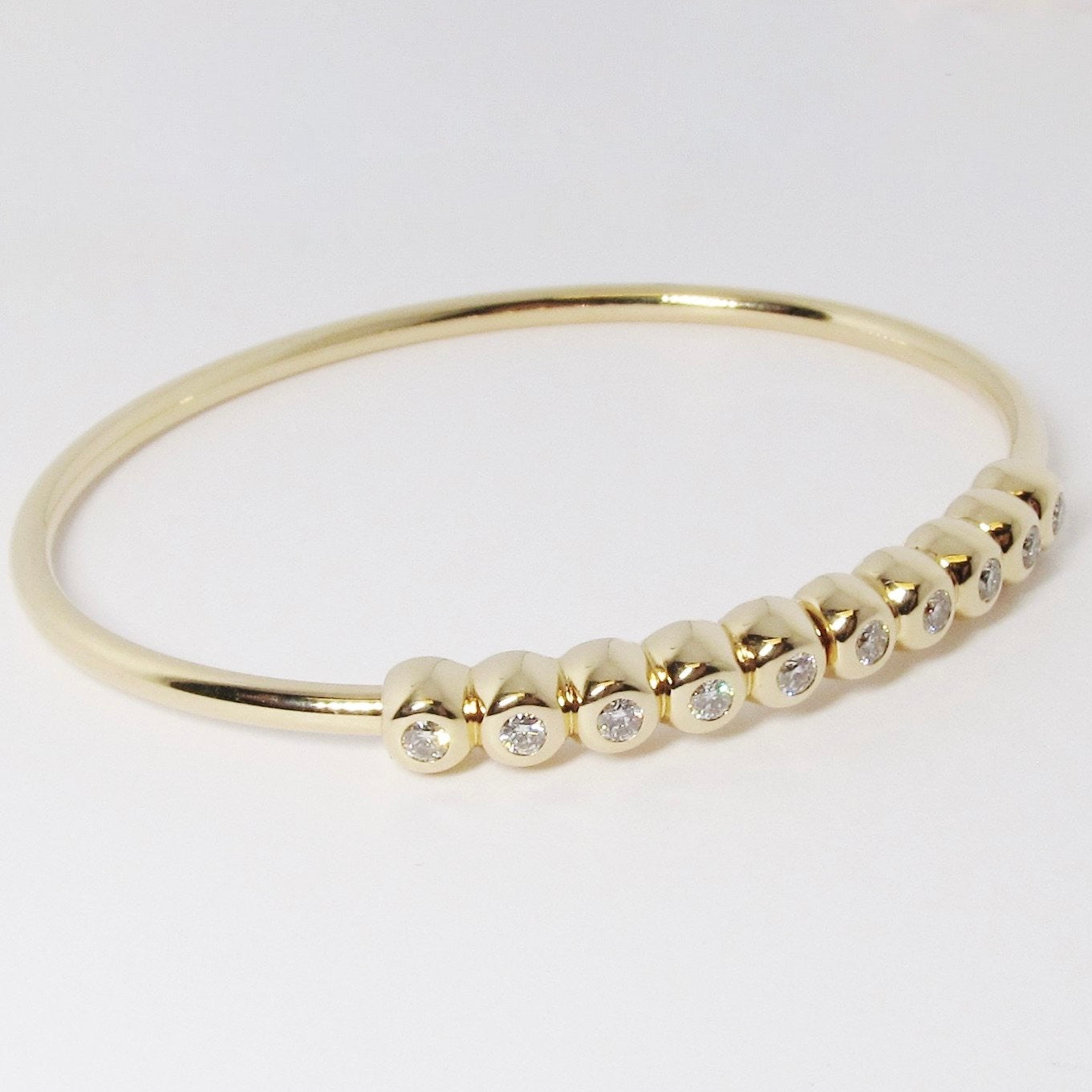 18k Yellow Gold Bracelet with 10 Round Diamonds