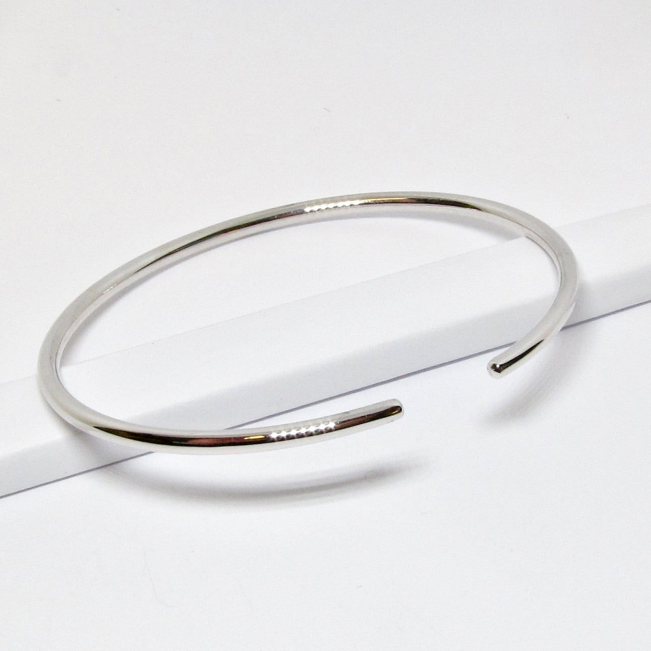 18k White Gold Skinny Plain Bangle