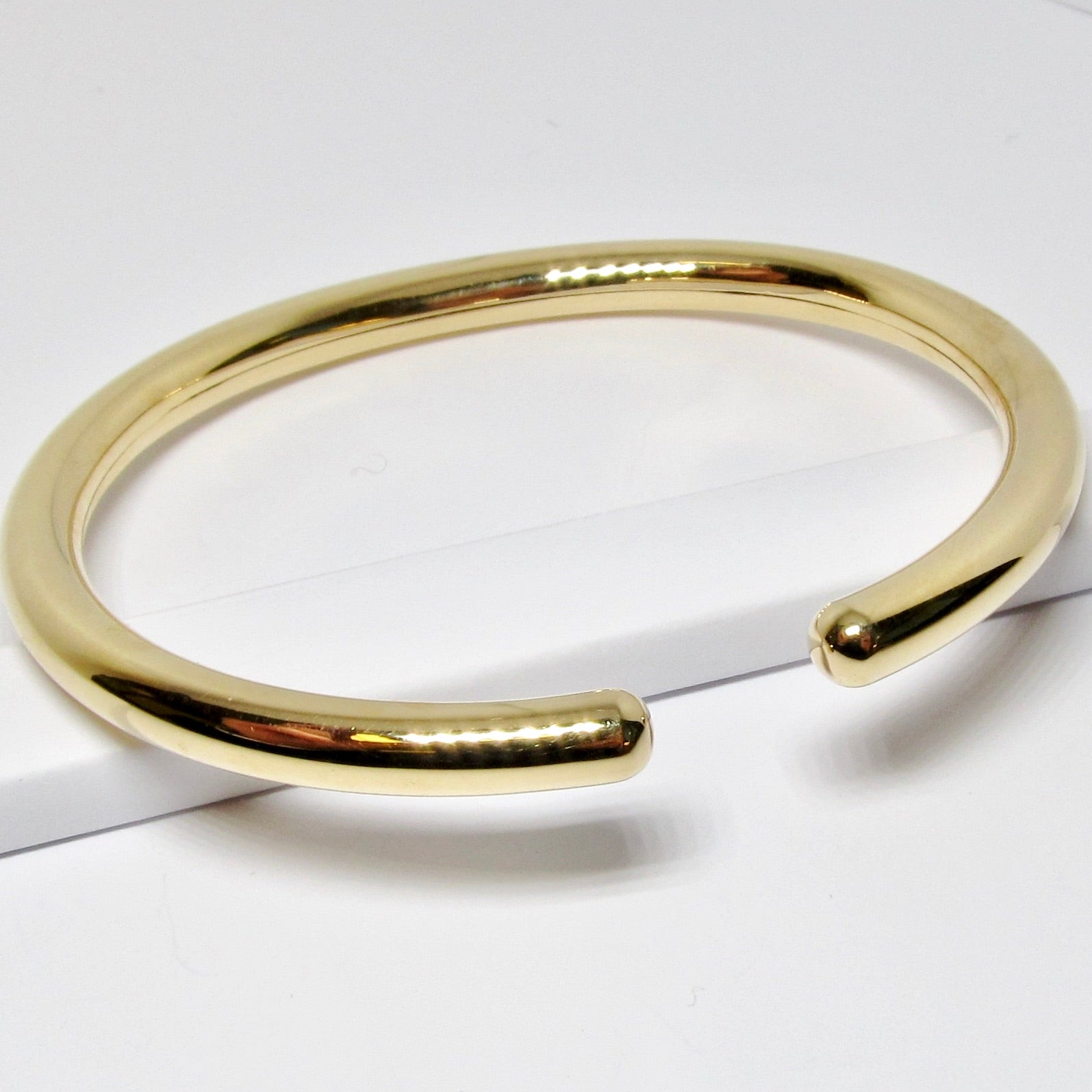 18k Gold Plain Bangle (Available in White, Yellow, and Rose Gold)
