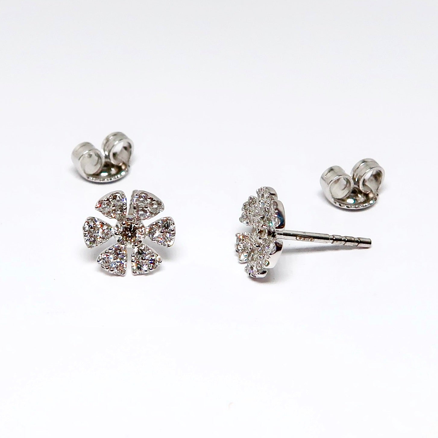18k White Gold Flower Earrings
