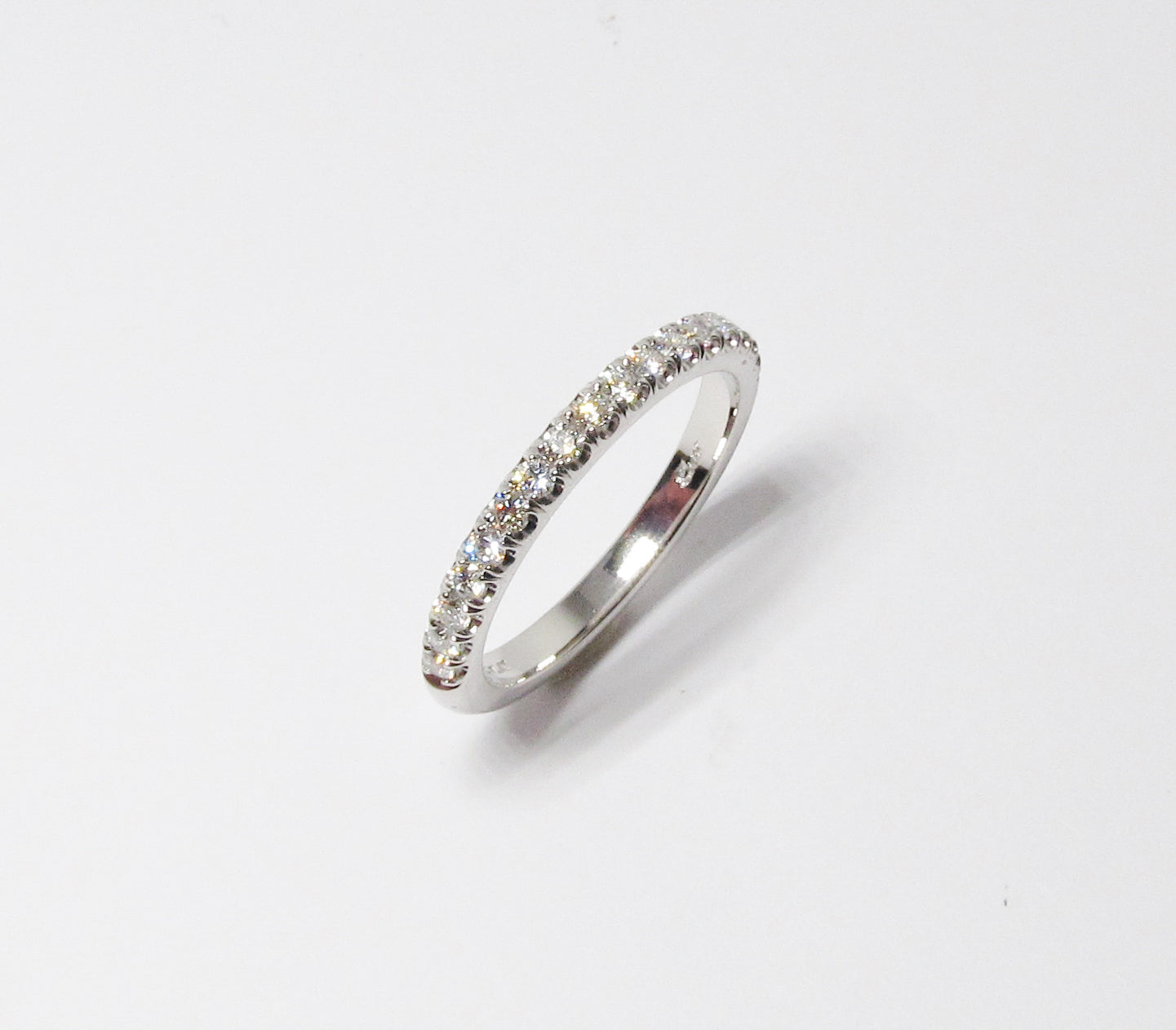 Diamond Band, Fishtail Setting