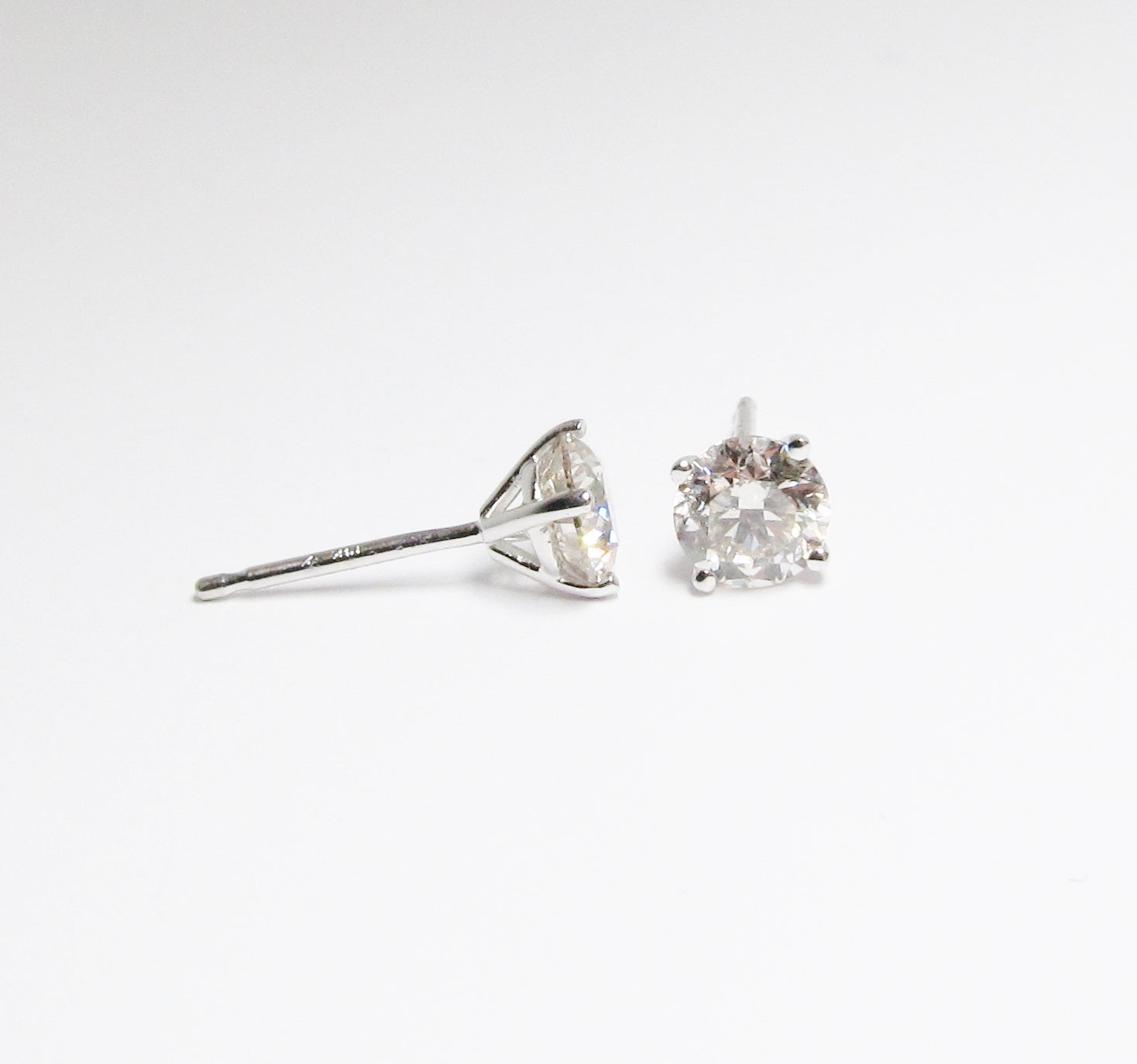0.8ctw Diamond Stud Earrings