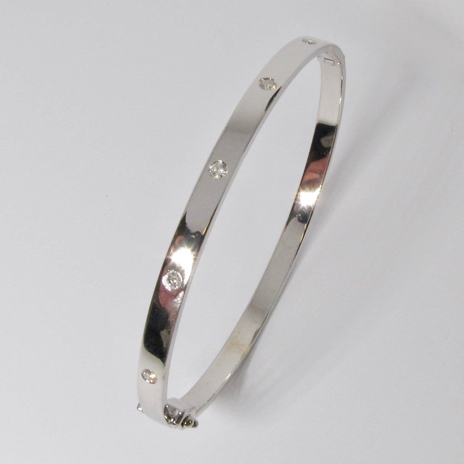 18k White Gold Diamond Bangle