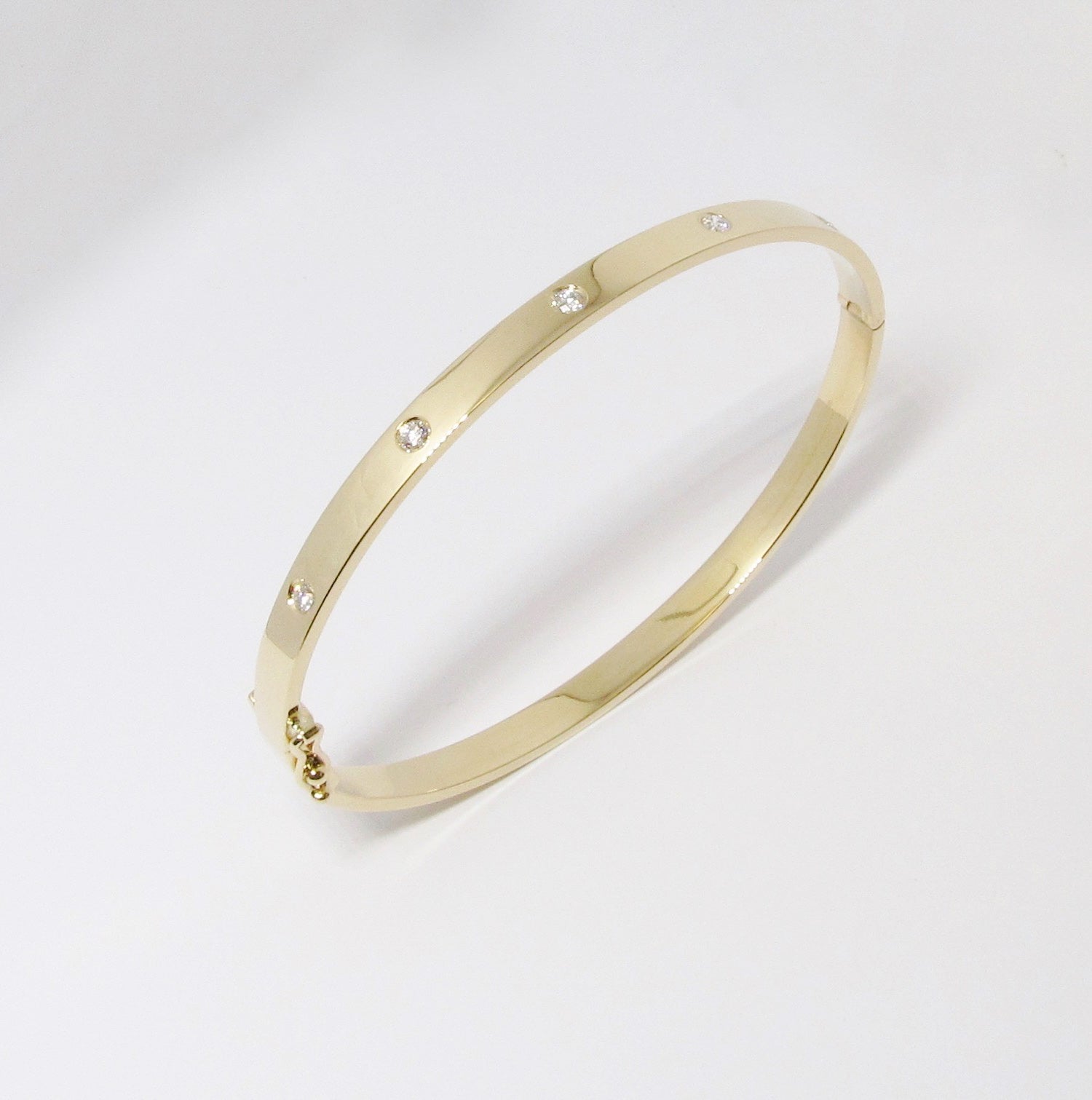 18k Yellow Gold Diamond Bangle