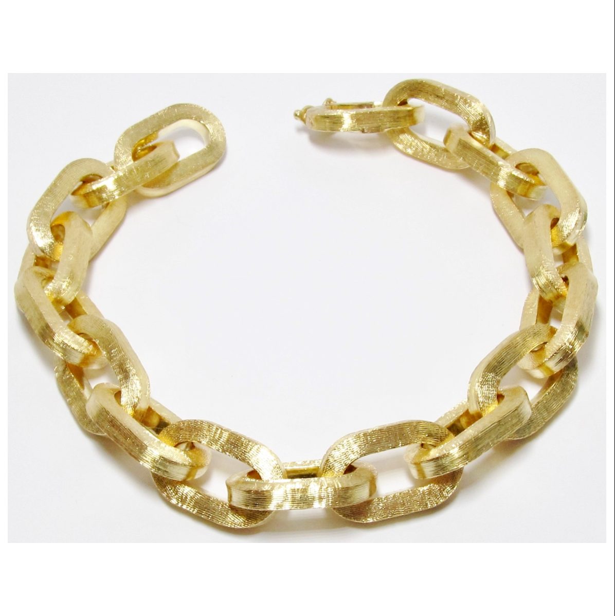 18k Yellow Gold Oval Link Bracelet with Bright Line Finish