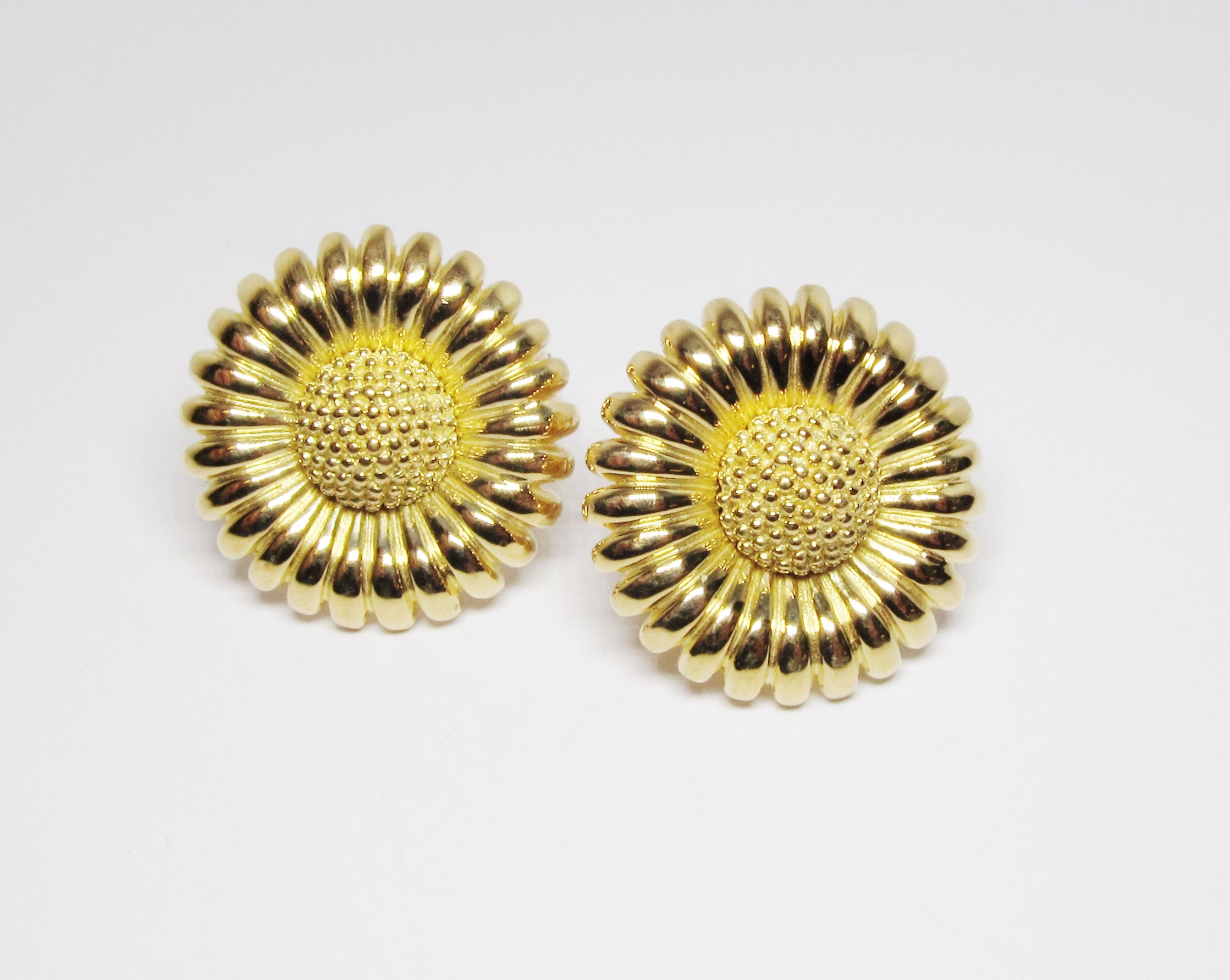 18k Yellow Gold Large Daisy Flower Earrings